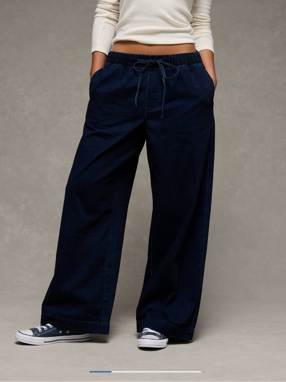 NWT AE Cozy Dreamy Drape Low-Rise
Ultra Wide-Leg Jean Simply Dark Wash Large